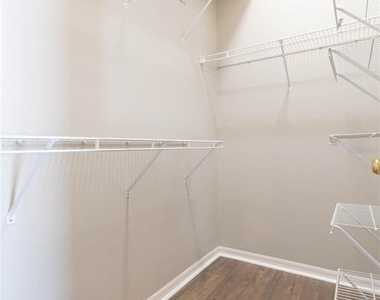 4550 Roundview Court - Photo Thumbnail 13