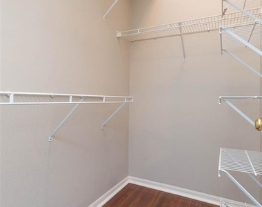 4550 Roundview Court - Photo Thumbnail 18