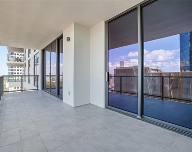 275 1st Ave S - Photo Thumbnail 23
