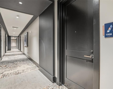 275 1st Ave S - Photo Thumbnail 2