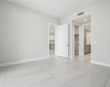 275 1st Ave S - Photo Thumbnail 29