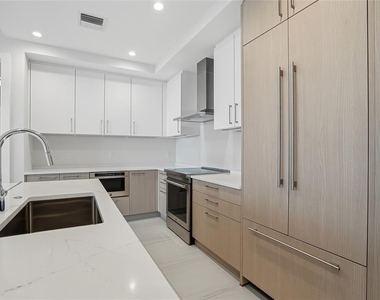275 1st Ave S - Photo Thumbnail 6