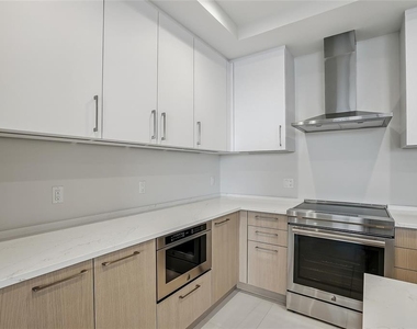 275 1st Ave S - Photo Thumbnail 9