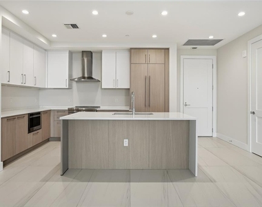 275 1st Ave S - Photo Thumbnail 11