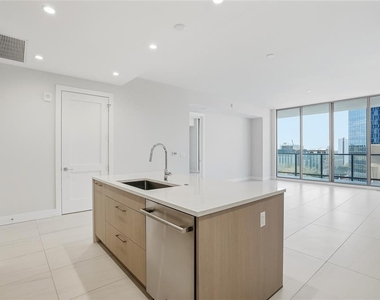 275 1st Ave S - Photo Thumbnail 7