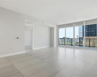 275 1st Ave S - Photo Thumbnail 12