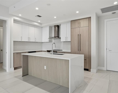 275 1st Ave S - Photo Thumbnail 10