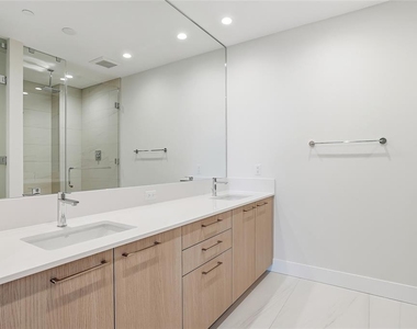 275 1st Ave S - Photo Thumbnail 33