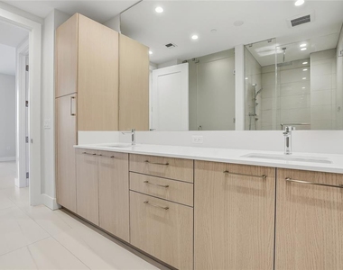 275 1st Ave S - Photo Thumbnail 35
