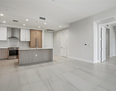 275 1st Ave S - Photo Thumbnail 14