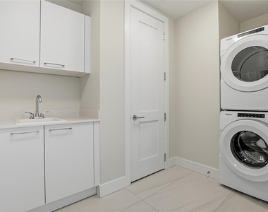 275 1st Ave S - Photo Thumbnail 41