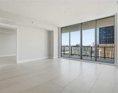 275 1st Ave S - Photo Thumbnail 16