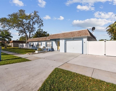 12252 Eldon Drive - Photo Thumbnail 9