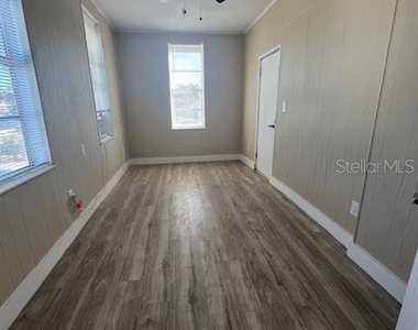 2702 N Florida Avenue - Photo Thumbnail 3