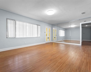 2505 E 19th Avenue - Photo Thumbnail 5