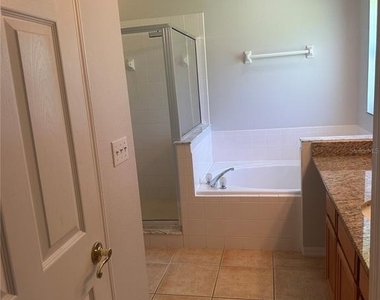 2004 Hemingway Avenue - Photo Thumbnail 15