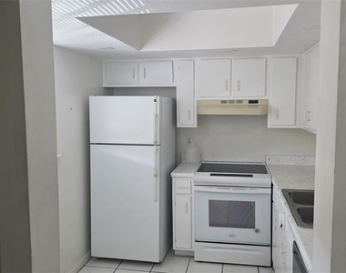 6328 Newtown Circle - Photo Thumbnail 5