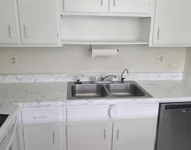 6328 Newtown Circle - Photo Thumbnail 3