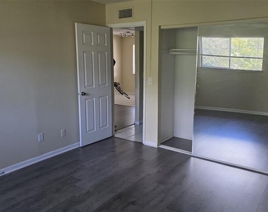 6328 Newtown Circle - Photo Thumbnail 6