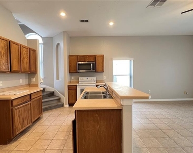 143 Vizcay Way - Photo Thumbnail 11