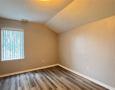 143 Vizcay Way - Photo Thumbnail 33