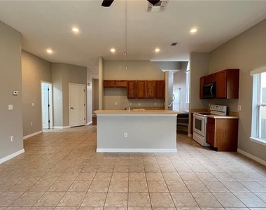 143 Vizcay Way - Photo Thumbnail 12