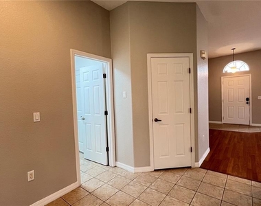 143 Vizcay Way - Photo Thumbnail 14