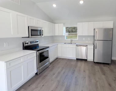 3633 Se 138th Place - Photo Thumbnail 2
