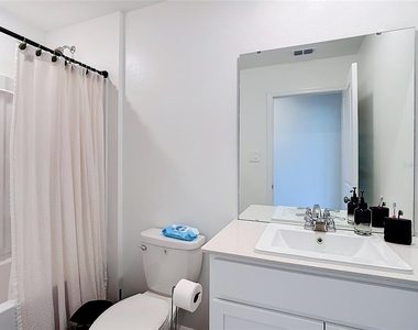 2526 Aveeno Avenue - Photo Thumbnail 38