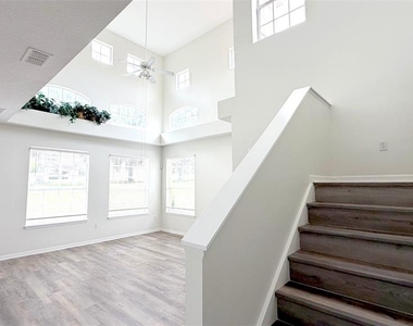 203 Madison Circle - Photo Thumbnail 22