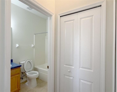 203 Madison Circle - Photo Thumbnail 39