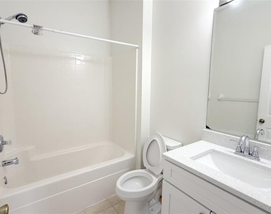 203 Madison Circle - Photo Thumbnail 25