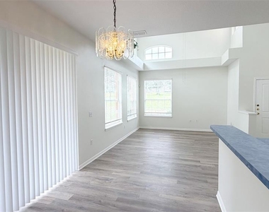 203 Madison Circle - Photo Thumbnail 11