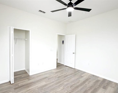 203 Madison Circle - Photo Thumbnail 32