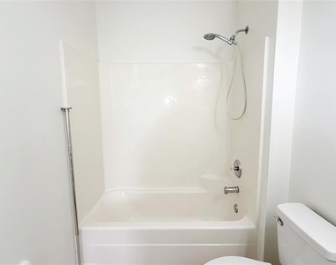 203 Madison Circle - Photo Thumbnail 17
