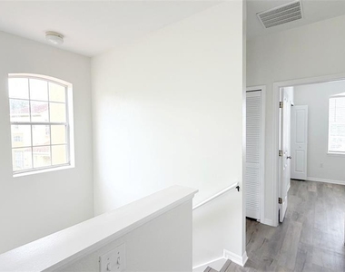 203 Madison Circle - Photo Thumbnail 24
