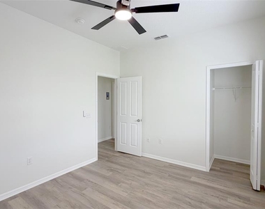 203 Madison Circle - Photo Thumbnail 29