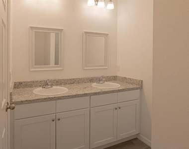 561 Wildmer Road Sw - Photo Thumbnail 8