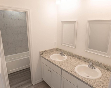 561 Wildmer Road Sw - Photo Thumbnail 9