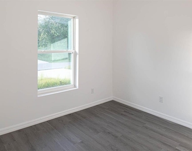 561 Wildmer Road Sw - Photo Thumbnail 11
