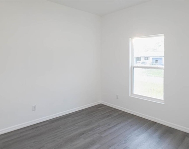 561 Wildmer Road Sw - Photo Thumbnail 14