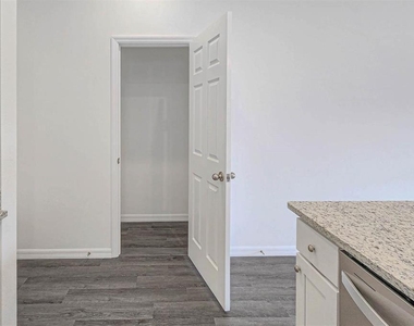 561 Wildmer Road Sw - Photo Thumbnail 5