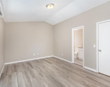 3846 Long Grove Lane - Photo Thumbnail 12