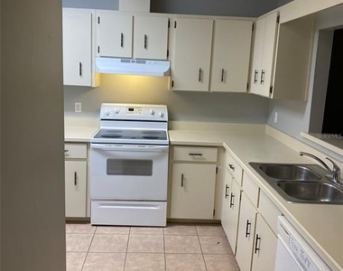 505 Bristol Drive - Photo Thumbnail 4