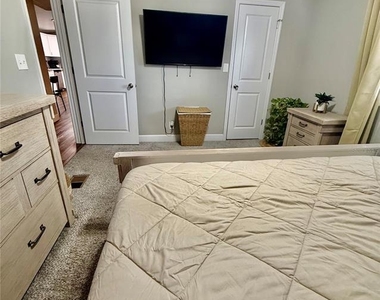 217 Kelly Street S - Photo Thumbnail 13
