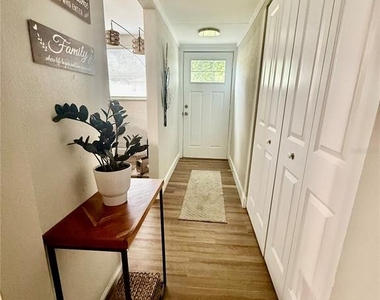 217 Kelly Street S - Photo Thumbnail 3