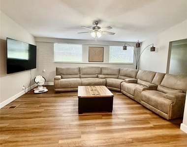 217 Kelly Street S - Photo Thumbnail 4