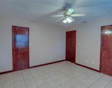 492 Tamarack Street - Photo Thumbnail 10