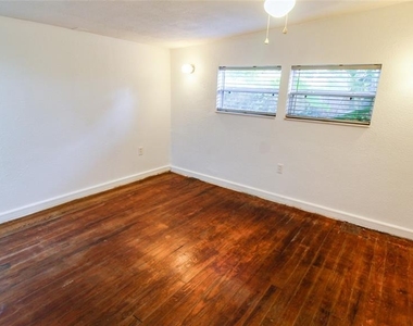 1709 Cloverlawn Avenue - Photo Thumbnail 7