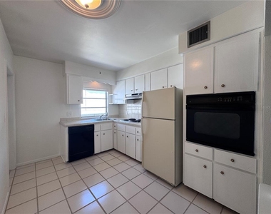 807 Vassar Street - Photo Thumbnail 7
